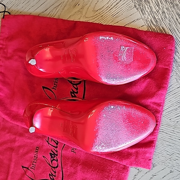 Christian Louboutin Red Patent Pumps Size 38 - Picture 4 of 8